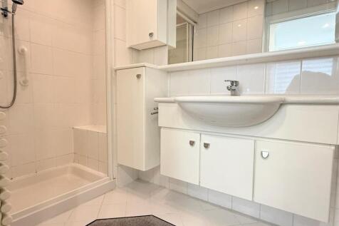 EN SUITE SHOWER/WC