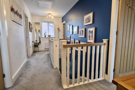FIRST FLOOR LANDING