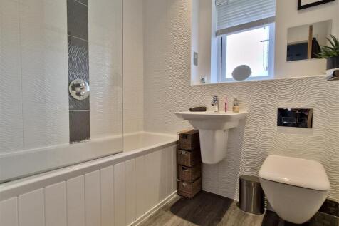 BATHROOM/WC