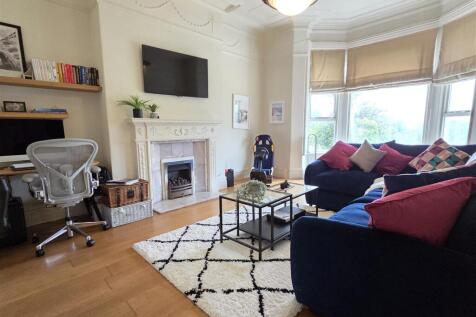 FAMILY SITTING ROOM