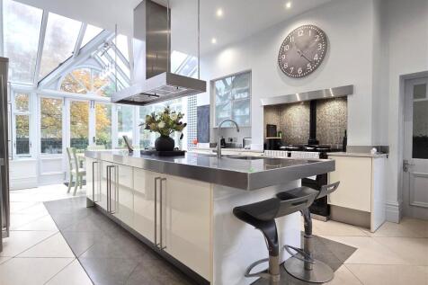 FAMILY DINING KITCHEN