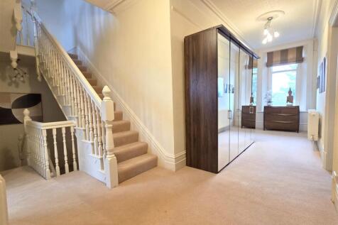 FIRST FLOOR LANDING