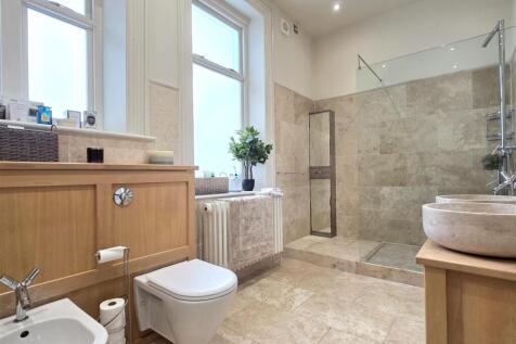 BATHROOM/WC
