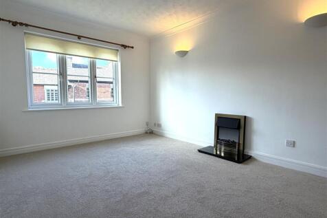 LOUNGE WITH DINING AREA