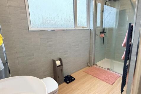 SHOWER ROOM/WC