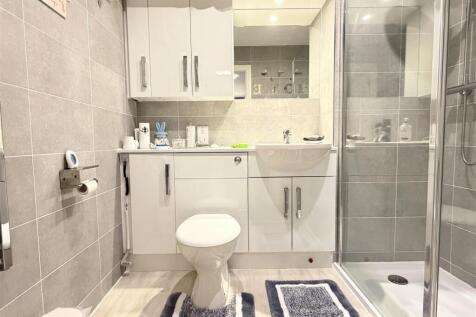 SHOWER ROOM/WC