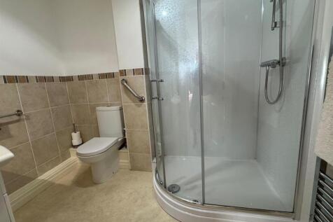 EN SUITE SHOWER ROOM/WC