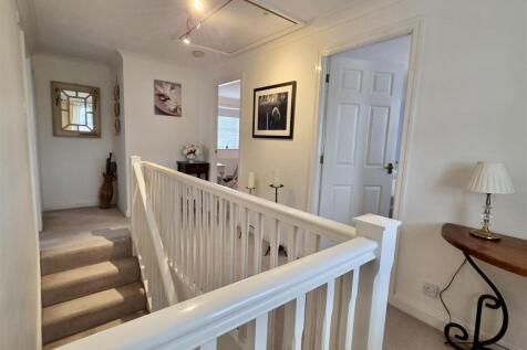 FIRST FLOOR LANDING