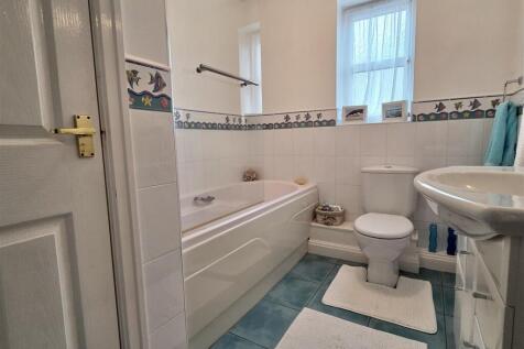 BATHROOM/WC