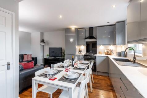 Kitchen / Lounge