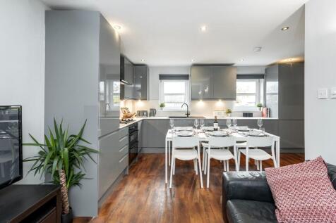 Kitchen / Lounge