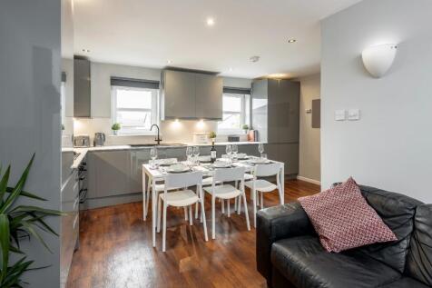 Kitchen / Lounge