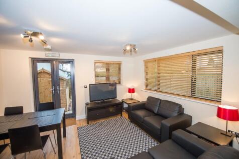 Lounge/Dining