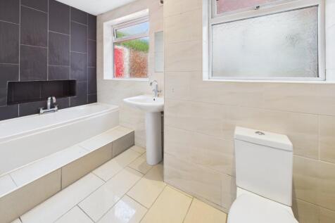 Shower/Bathroom