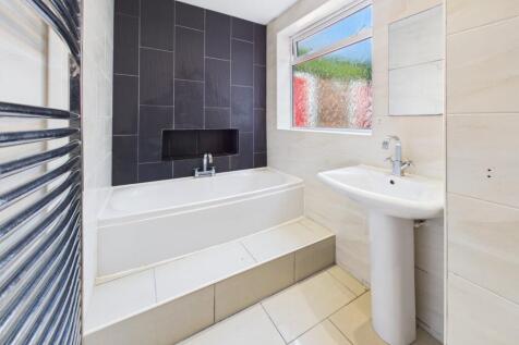 Shower/Bathroom