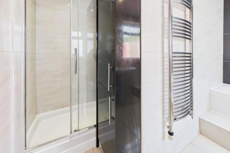 Shower/Bathroom