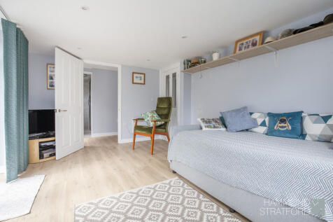 Annexe Bedroom/Li...