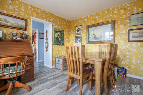 Bedroom 2/Dining Room