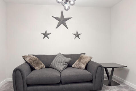 Hart avenue livin...