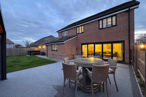 Hart avenue garde...