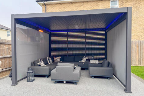 Hart Avenue garde...