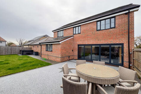 Hart avenue garde...