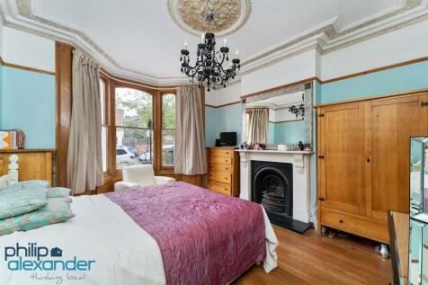 Front Bedroom.jpg