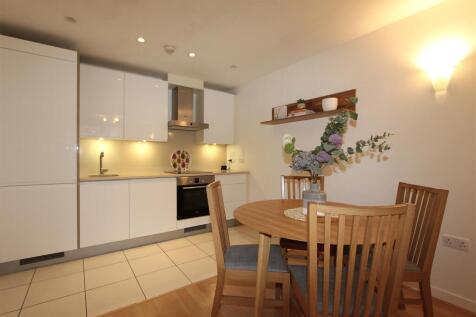 Kitchen (2).JPG