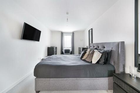 Bedroom One (2).jpg