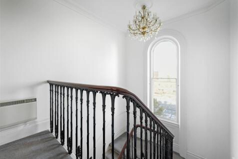 The Manor 19