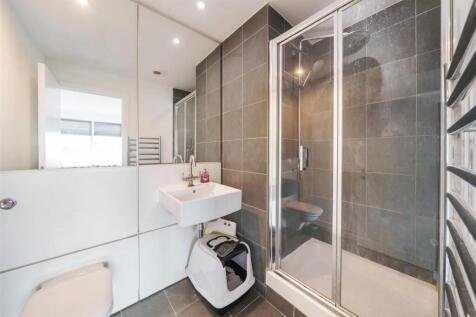 Bathroom 2.jpg