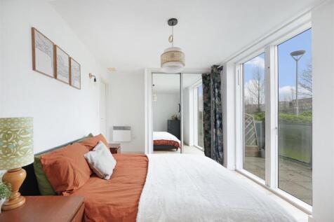 Bedroom One (3).jpg
