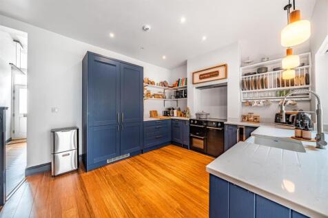 Kitchen (2).jpg