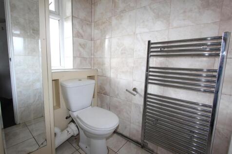 Bathroom.JPG