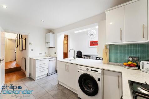 Kitchen (2).jpg