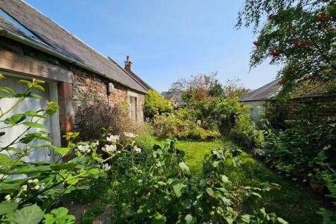 Stables &amp; Courtyard