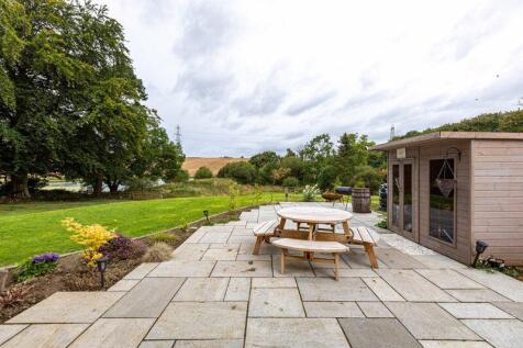 Patio Area &amp; Summerhouse