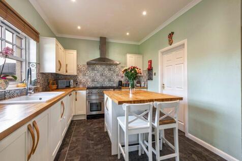Breakfasting Kitchen