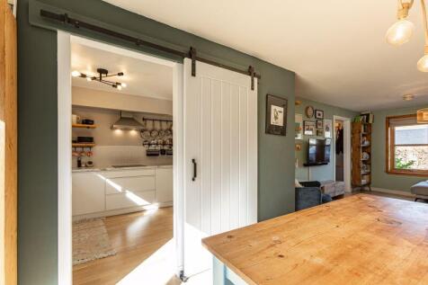 Dining Area to KItchen