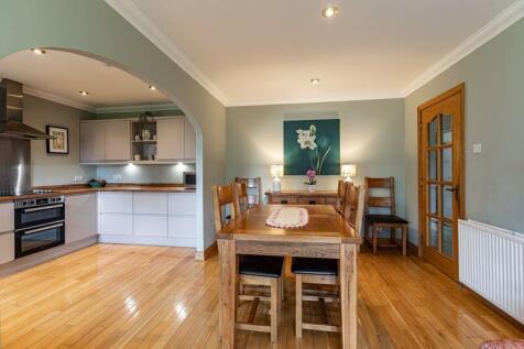 Dining Area &amp; Kitchen
