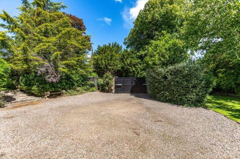 Gated Entrance/Drive