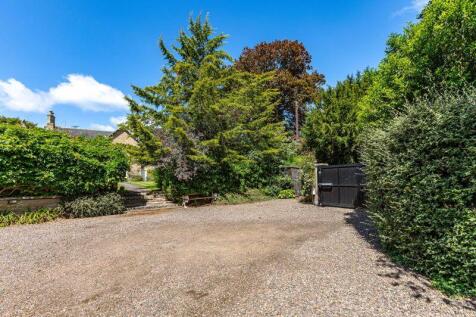 Gated Entrance/Drive
