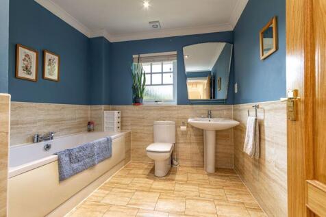 Family Bathroom &amp; Sauna