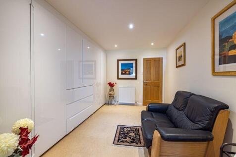 Bed 2/Dressing Room