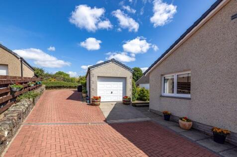Drive &amp; Single Garage
