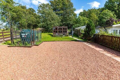 Private Parking &amp; Summer House
