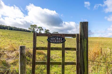 Gate to fields