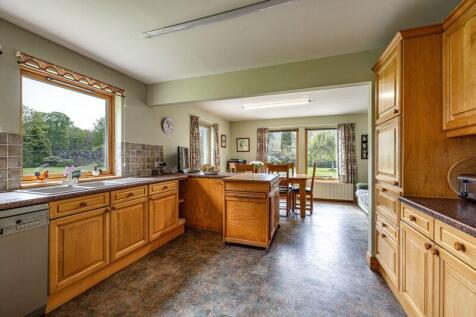 Kitchen &amp; Dining Area