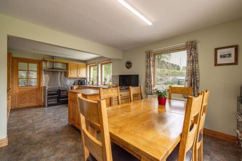 Dining Area &amp; Kitchen