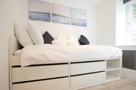 Second bedroom